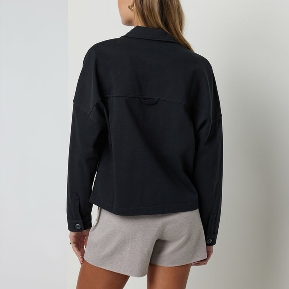 Like New: Vuori Mackenzie Cropped Shirt Jacket * Washed Black * Medium - Picture 2 of 11